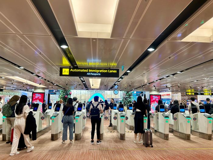 Trước 30/10, các cơ quan có lên quan của Việt Nam sẽ làm việc với Singapore và Lào để thống nhất phương án kết nối VNeID xuyên biên giới. Ảnh: Diệu Thanh.