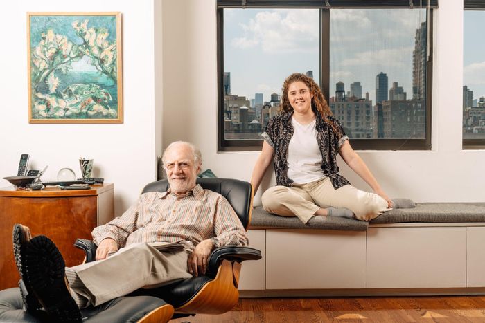 Gen Z Mỹ kiếm nhiều tiền hơn thế hệ cha mẹ khi ở cùng độ tuổi. Ảnh minh họa: Clark Hodgin/New York Times.