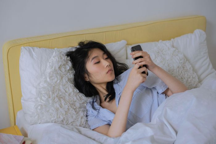 Thu nhập cao hơn các thế hệ trước ở cùng độ tuổi không giúp Gen Z Mỹ bớt lo về tiền. Ảnh minh họa: Cottonbro Studio/Pexels.