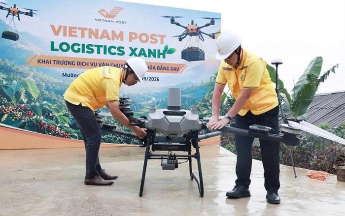 Vietnam Post chính thức đưa UAV vào vận chuyển hàng hóa, nông sản tại xã Mường Ảng, tỉnh Điện Biên. Ảnh: VietnamPost