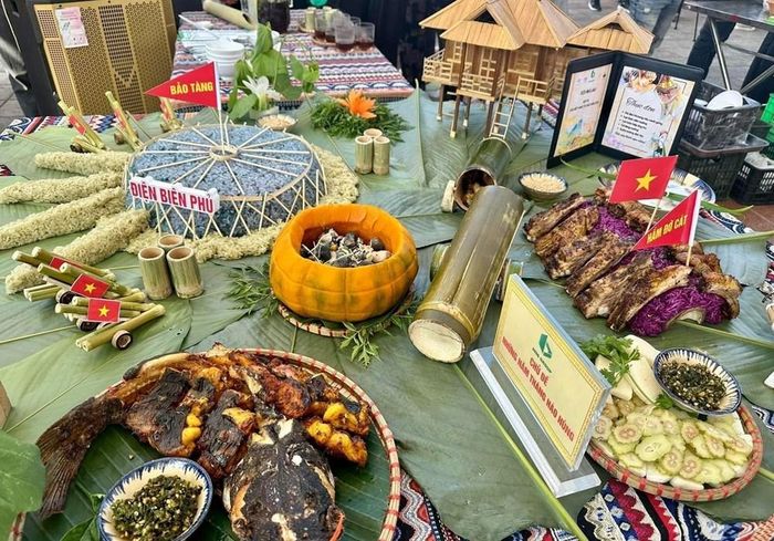 Đến với Liên hoan, người dân và du khách được trải nghiệm các món ăn truyền thống tiêu biểu của các dân tộc tỉnh Điện Biên