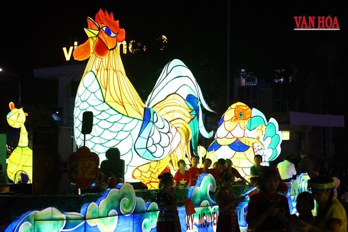 Đằng sau những mô hình rực rỡ là cả quá trình miệt mài sáng tạo, lao động của người dân