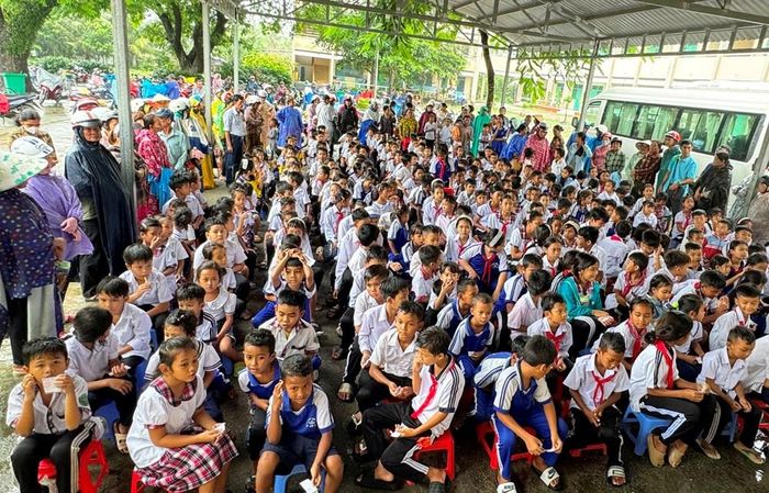 Học sinh Trường Tiểu học An Tức đến tham gia chương trình “Trung thu cho em” năm 2026