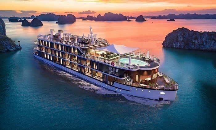 Quảng Ninh vào mùa du lịch tàu biển