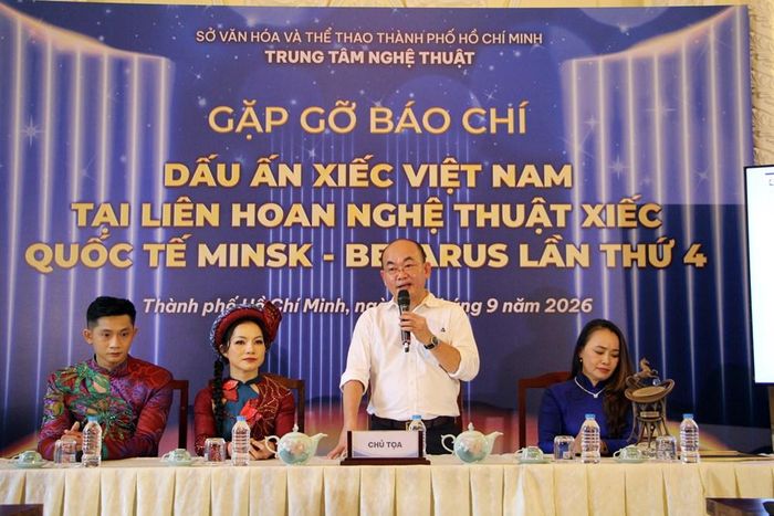 Ông Lê Hồng Sơn, Giám đốc Trung tâm Nghệ thuật TP.HCM chia sẻ tại buổi gặp gỡ báo chí