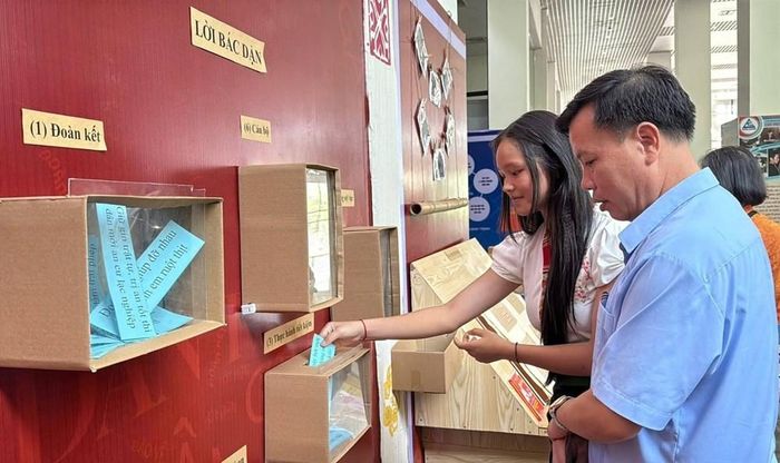 Không chỉ dừng lại ở hoạt động trưng bày, chương trình còn hướng tới đưa lịch sử, văn hóa và di sản đến gần hơn với thế hệ trẻ thông qua sự kết nối giữa thiết chế văn hóa và trường học