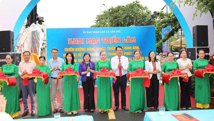 Nghi thức khai mạc triển lãm