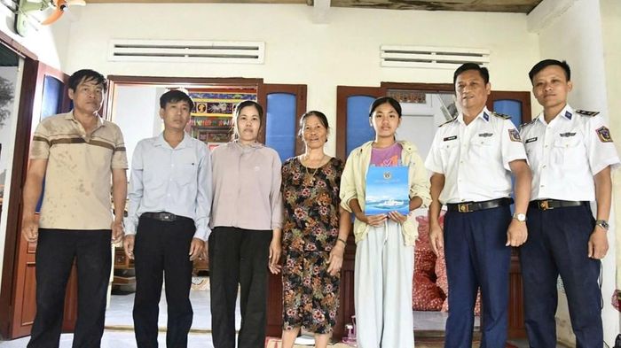 Sự đồng hành của cán bộ, chiến sĩ Hải đoàn 21 tiếp thêm động lực để em Hiền vươn lên trong học tập