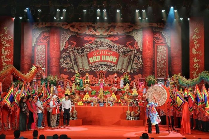 Toàn cảnh nghi lễ Giỗ Tổ nghề sân khấu tại Hà Nội. Ảnh: Phạm Tuấn Anh - TTXVN