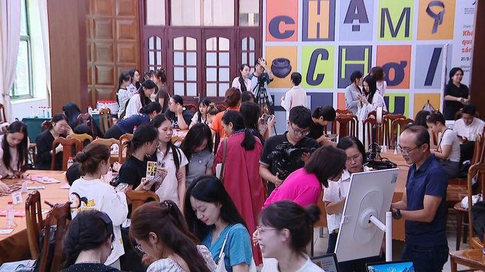 Rất đông bạn trẻ tham gia Workshop để khám phá di sản cùng AI, công nghệ số hoá 3D