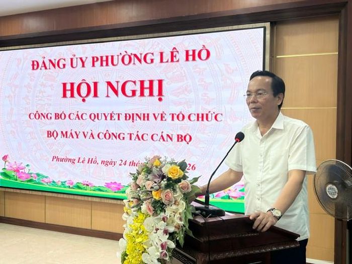  Đồng chí Bí thư Đảng ủy phường Lê Minh Đức phát biểu tại Hội nghị công bố quyết định về công tác cán bộ 