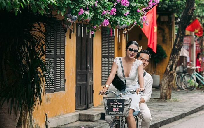 Những trải nghiệm chậm như đi bộ hay xe đạp cho phép du khách tiếp cận Hội An ở khoảng cách gần hơn với kiến trúc và đời sống của phố cổ