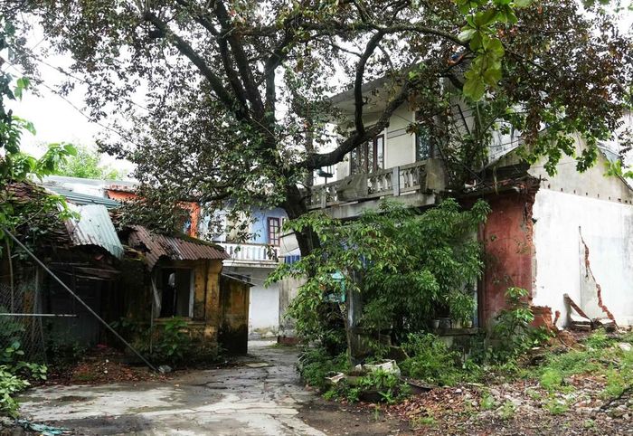 Giải phóng mặt bằng khu vực di tích Khâm Thiên Giám trong Kinh thành Huế, thành phố Huế chưa dứt điểm. Ảnh: Nguyên Lý-TTXVN