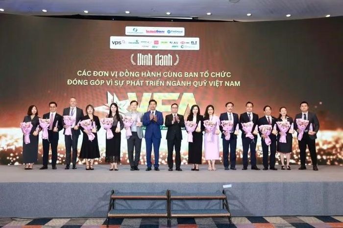 Cũng tại sự kiện, Ban tổ chức đã tiến hành lễ trao Giải thưởng các Quỹ đầu tư hoạt động hiệu quả và Vinh danh Quỹ đầu tư tiêu biểu năm 2026. (Nguồn ảnh: Ban Tổ chức)