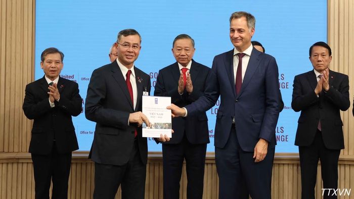 Tổng Bí thư, Chủ tịch nước Tô Lâm chứng kiến lễ trao văn kiện, thỏa thuận hợp tác của Việt Nam với các cơ quan của Liên hợp quốc. (Ảnh: Thống Nhất/TTXVN)