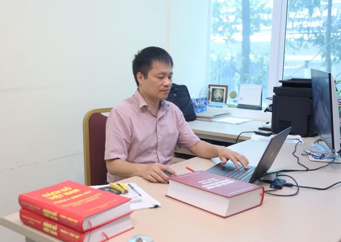 Giáo sư, Tiến sĩ Nguyễn Quảng Trường, nhà khoa học có nhiều năm nghiên cứu về bò sát, lưỡng cư và rùa ở Việt Nam.