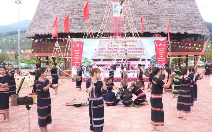 Công tác bảo tồn và phát huy bản sắc văn hóa của dân tộc Xơ Đăng được xã Tu Mơ Rông đặc biệt chú trọng. (Ảnh: BÁ THANH)