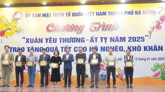 Cảng Đà Nẵng luôn là đơn vị tiên phong, đóng góp tích cực vào công tác an sinh xã hội của thành phố Đà Nẵng. (Ảnh: BẢO KHÁNH)