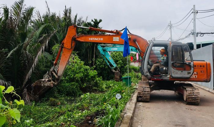 Các địa phương đẩy nhanh tiến độ thi công góp phần giải ngân vốn đầu tư công. (Ảnh: VƯƠNG LÊ)