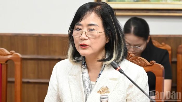 Tiến sĩ Hà Thúy Hạnh, Phó Chủ tịch Hiệp hội Trang trại và Doanh nghiệp nông nghiệp Việt Nam chia sẻ tại hội thảo.