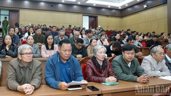 Cử tri phường Lâm Viên-Đà Lạt tham dự buổi tiếp xúc. (Ảnh: BẢO VĂN)