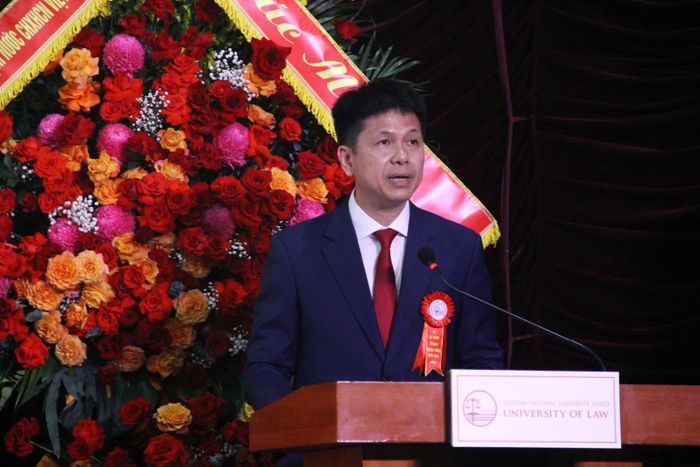  Phó Giáo sư, Tiến sĩ Nguyễn Hiệu, Phó Giám đốc Đại học Quốc gia Hà Nội phát biểu tại buổi lễ. (Ảnh: TT) 