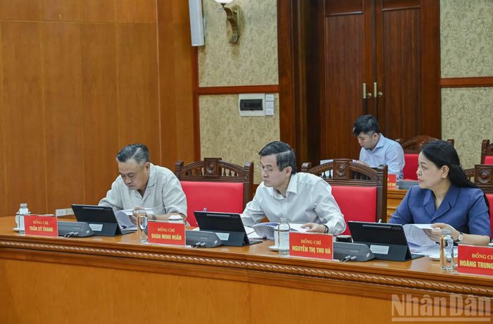 Các đại biểu dự cuộc làm việc. (Ảnh: DUY LINH)