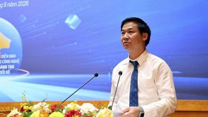 Phó Chủ tịch Ủy ban nhân dân thành phố Quảng Ninh Nguyễn Văn Công phát biểu tại diễn đàn. (Ảnh: QUANG THỌ)