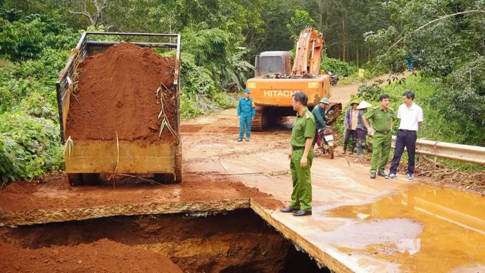 Xã Phước Sơn khắc phục sự cố thiên tai. (Ảnh: NS)