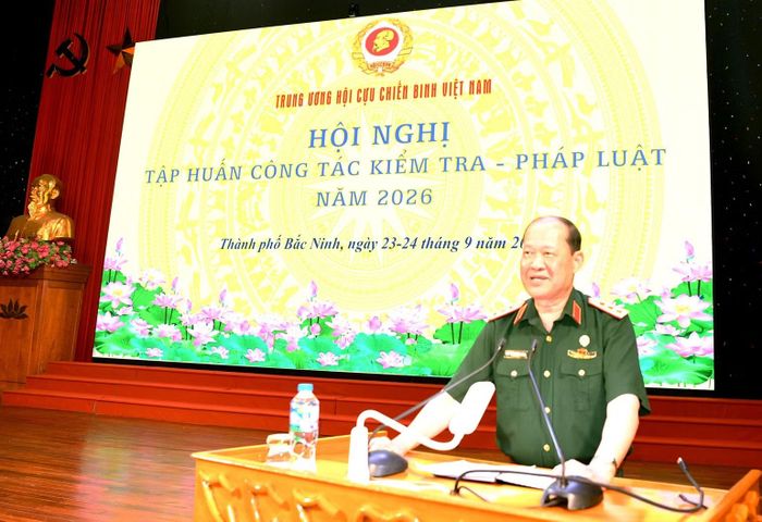 Thượng tướng Bế Xuân Trường, Phó Chủ tịch Ủy ban Trung ương Mặt trận Tổ quốc Việt Nam, Chủ tịch Trung ương Hội Cựu chiến binh Việt Nam, phát biểu khai mạc. (Ảnh: MINH SƠN)