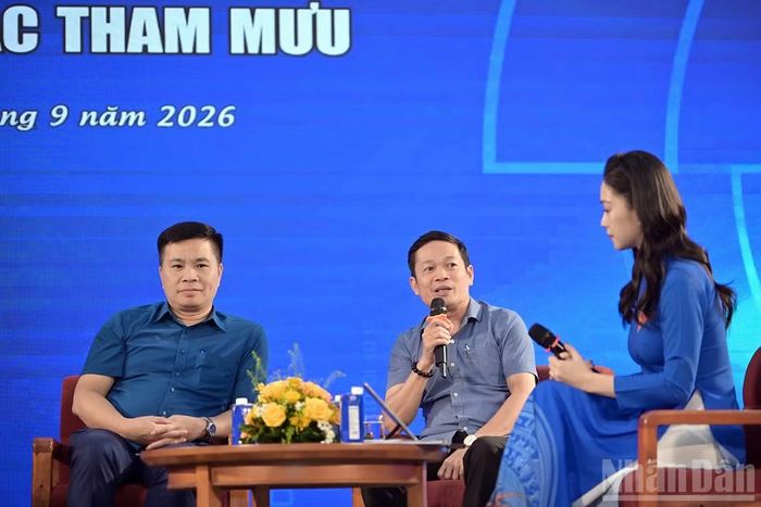 Các diễn giả trao đổi nhiều nội dung về công tác tham mưu chiến lược tại tọa đàm. (Ảnh: LINH PHAN)