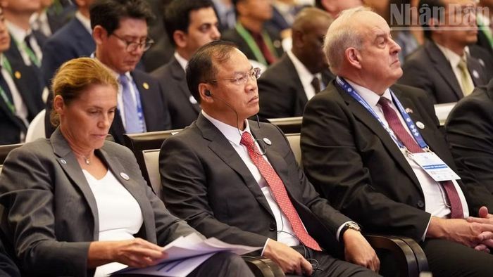 Thứ trưởng Công an Việt Nam Nguyễn Văn Long (ngồi giữa hàng đầu) dẫn đầu đoàn đại biểu Việt Nam tham dự hội nghị. (Ảnh: ĐINH TRƯỜNG)