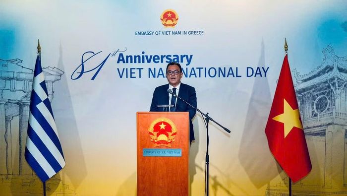 Phó Chủ tịch Quốc hội Hy Lạp Georgios Georganta phát biểu tại buổi lễ. (Ảnh: Đại sứ quán Việt Nam tại Hy Lạp)