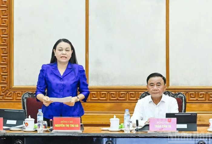 Phó Chánh Văn phòng Thường trực Văn phòng Trung ương Đảng Nguyễn Thị Thu Hà phát biểu tại cuộc làm việc. (Ảnh: DUY LINH)