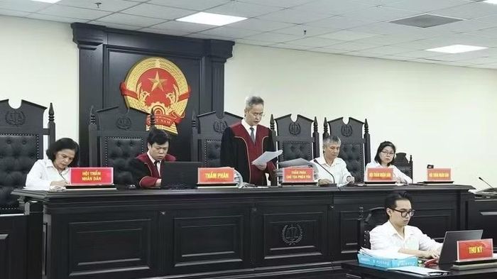 Hội đồng xét xử phiên sơ thẩm. (Ảnh: M.H)