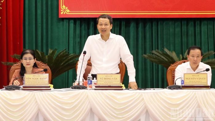 Bí thư Thành ủy Đồng Nai Vũ Hồng Văn phát biểu tại buổi làm việc.