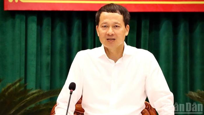 Đồng chí Vũ Hồng Văn, Ủy viên Trung ương Đảng, Bí thư Thành ủy, Trưởng Đoàn đại biểu Quốc hội thành phố Đồng Nai phát biểu tại buổi làm việc.