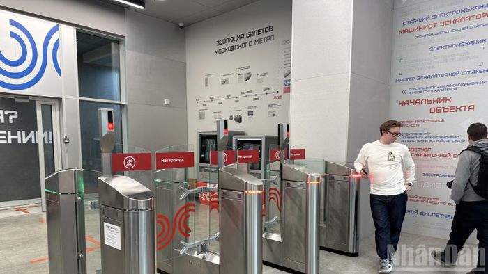Khu đào tạo đã tái hiện lại không gian của ga metro. (Ảnh: THÙY VÂN)