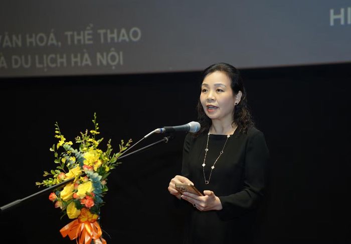 Tiến sĩ Ngô Phương Lan phát biểu tại lễ khai mạc Tuần phim. (Ảnh: ANH VŨ)
