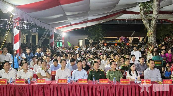 Các đại biểu tham dự chương trình.