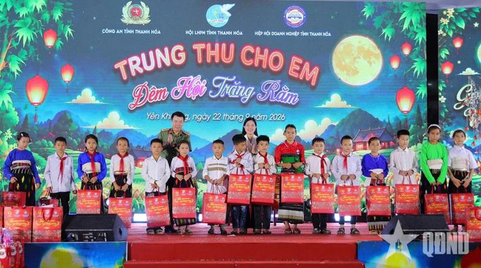 Hơn 1.000 phần quà Trung thu dành tặng học sinh vùng biên Yên Khương.