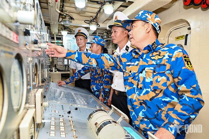 Thực hành kiểm tra công tác chuẩn bị máy chính trên Tàu 380.