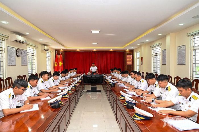 Chỉ huy Lữ đoàn 167 quán triệt nhiệm vụ kiểm tra.
