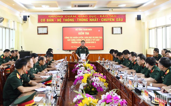 Trung tướng Nguyễn Bá Lực kết luận kiểm tra. Ảnh: TUẤN HUY