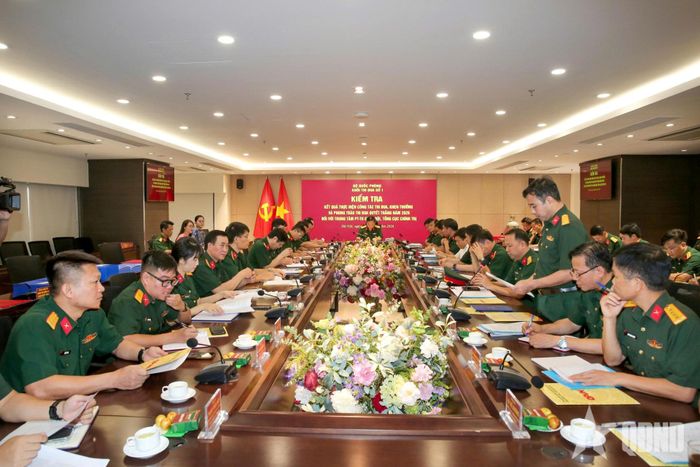  Quang cảnh buổi kiểm tra, nắm tình hình kết quả thực hiện công tác thi đua, khen thưởng và Phong trào Thi đua Quyết thắng năm 2026 tại Trung tâm Phát thanh - Truyền hình Quân đội. 