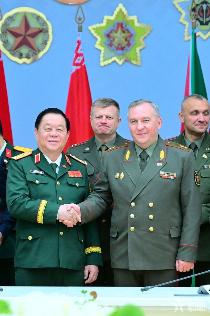 Đại tướng Nguyễn Trọng Nghĩa và Trung tướng Viktor Gennadievich Khrenin.