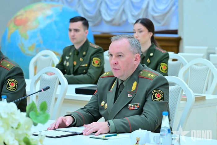 Trung tướng Viktor Gennadievich Khrenin phát biểu tại hội đàm.