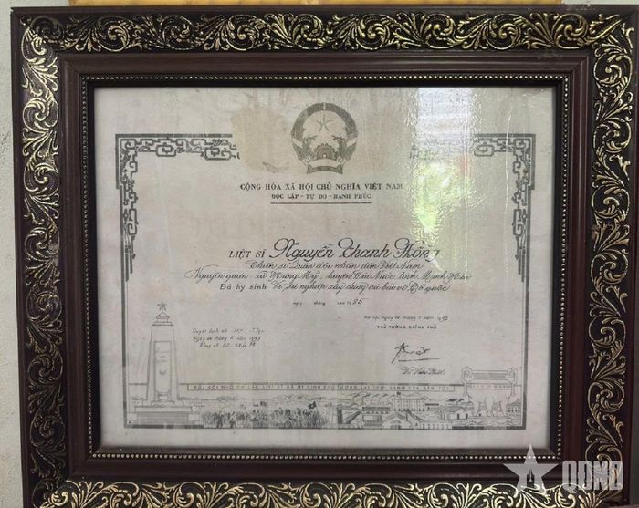 Bằng Tổ quốc ghi công liệt sĩ Nguyễn Thanh Hồng, người con trai cả của mẹ Trương Thị Huệ.