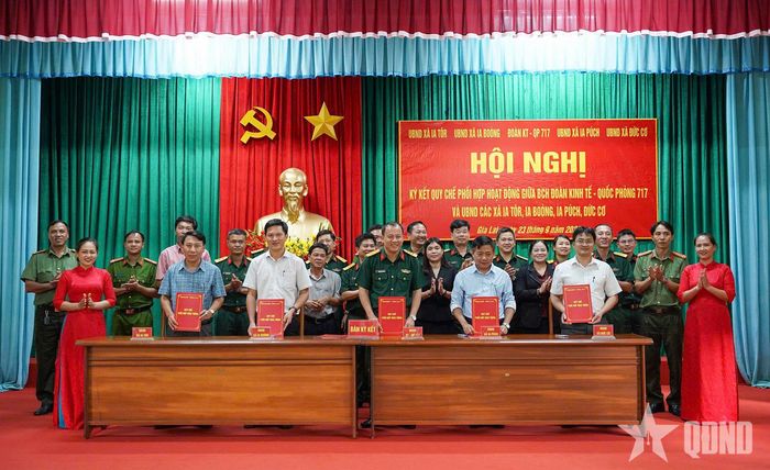 Đoàn Kinh tế - Quốc phòng 717 (Binh đoàn 15) ký kết quy chế phối hợp với UBND các xã Ia Tôr, Ia Boòng, Ia Púch, Đức Cơ.
