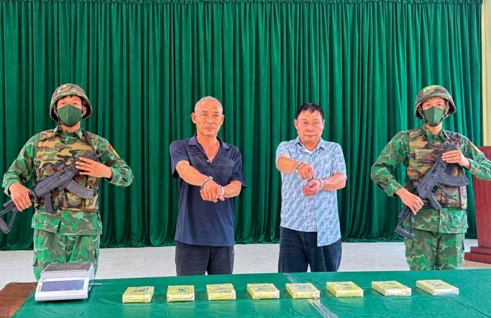 Đối tượng Hoàng Văn Tùng và Nông Tuấn Hùng bị bắt giữ cùng tang vật.